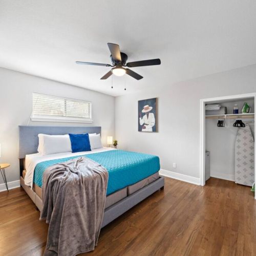 2nd bedroom with king size bed.