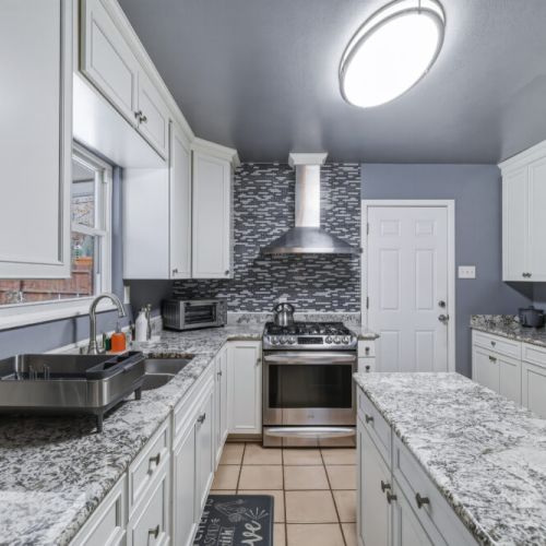 Fully equipped kitchen with high-quality granite countertops.