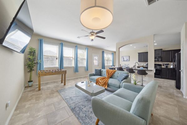 Houston Home Nr IAH | Games | Wi-Fi | BBQ | Yard