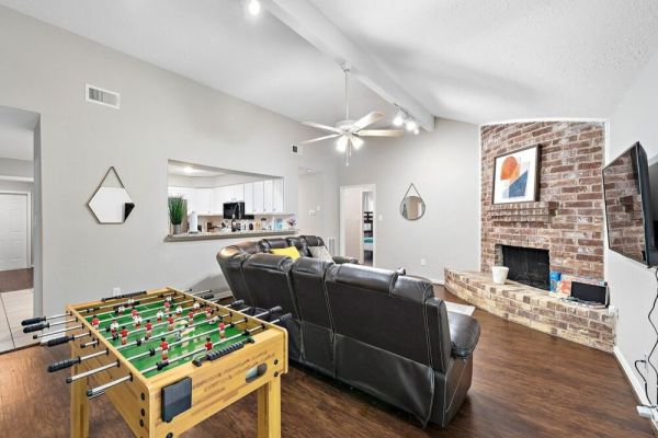 Unreal Escape • Foosball • Backyard w/Grill • Outdoor Games • Netflix • Wine