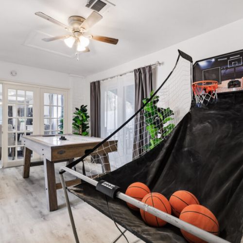 Are you ready to have a fun time with your family and friends? Because we also include a basketball arcade game!