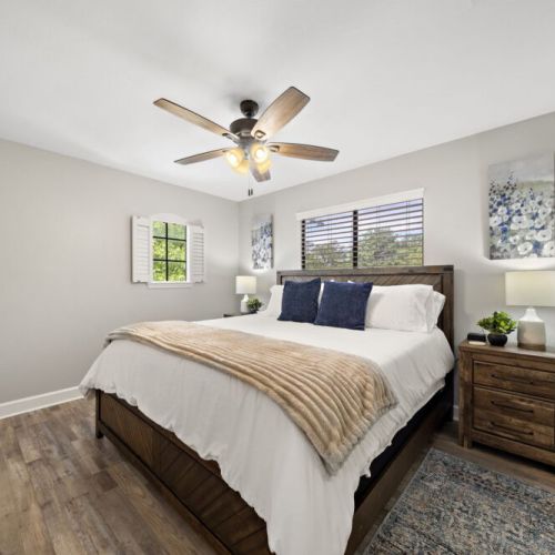2nd bedroom with king size bed.