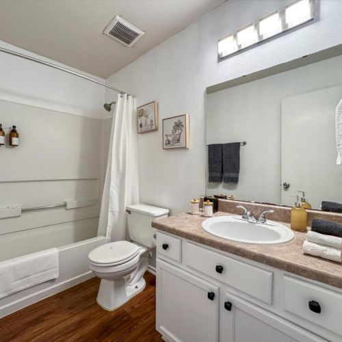 2nd full bathroom is fully stocked with all you need.