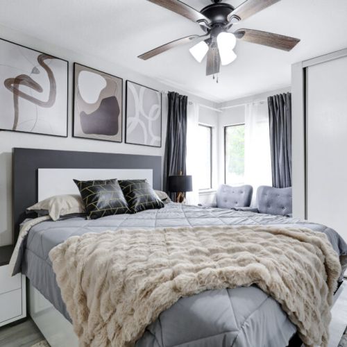 2nd bedroom with queen size bed.