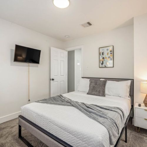 4th bedroom with queen size bed.