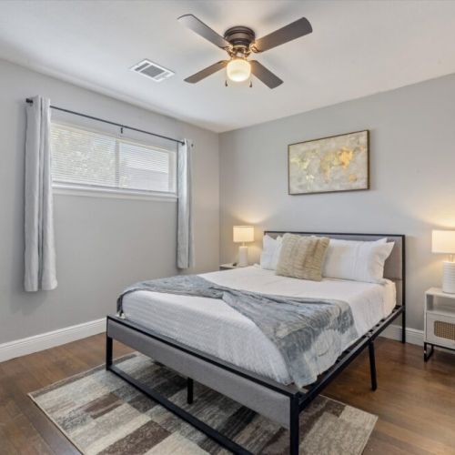 2nd bedroom with queen size bed.