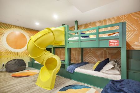 Unique 5th bedroom with 4 full size beds (2 bunk beds)