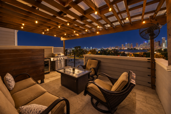 Rooftop EaDo Nr Downtown | Yard BBQ Games WiFi