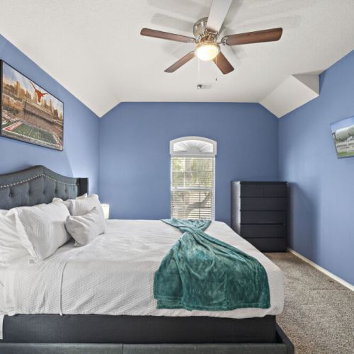 5th bedroom with queen size bed