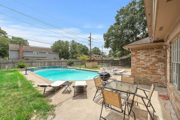 Pool Paradise • Pool • Game Room • Backyard w/Grill • Outdoor Games • Netflix • Wine