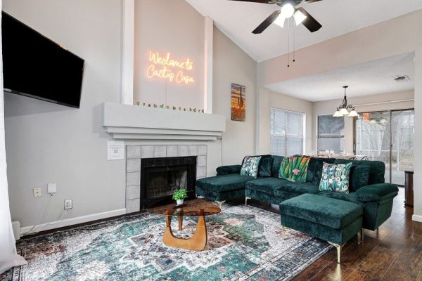 Nr Sea World | WiFi Games | Yard | Pets | Parking