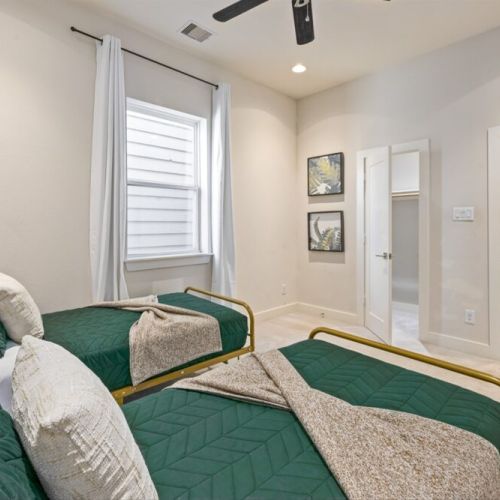 Equipped walk-in closet