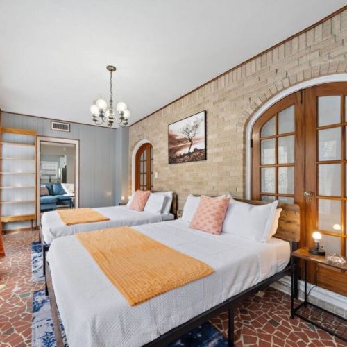 2nd bedroom with 2 queen size beds.