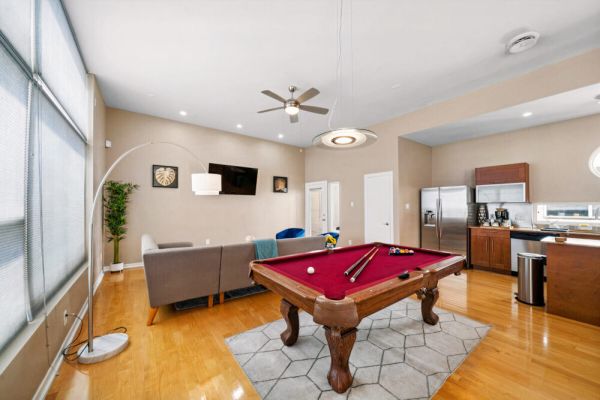 Modern Home Near DT, Heights + Washington | Games