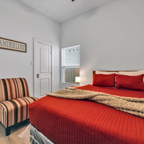 2nd bedroom with queen size bed.