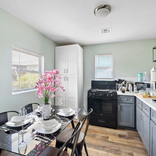 Fully equipped kitchen with high quality granite countertops.