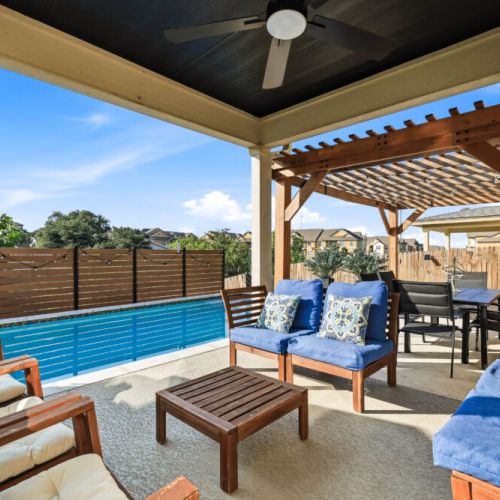 Plenty of seating for gathering on the backyard patio!