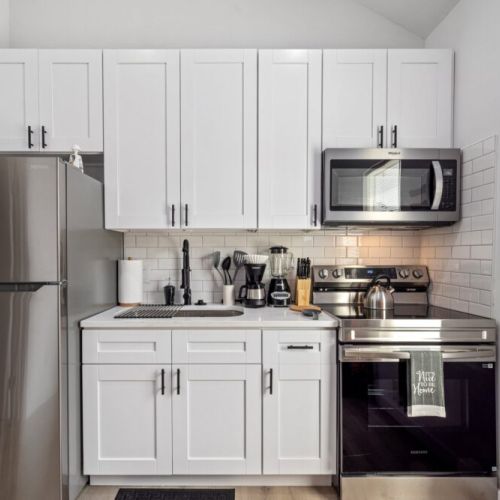 Fully equipped kitchen with high quality granite countertops.