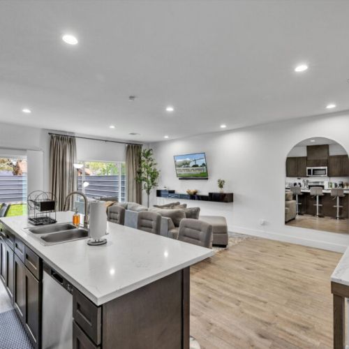 Enjoy plenty of light and space!