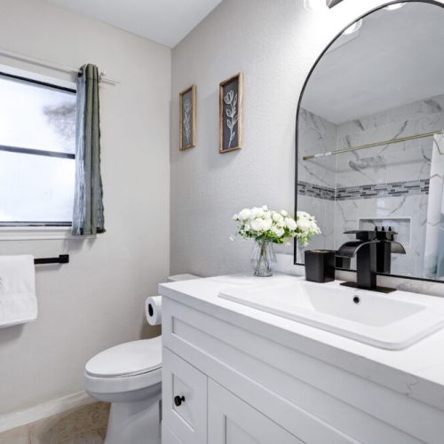 2nd full bathroom is fully stocked with all you need.