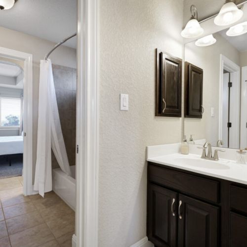 2nd full bathroom is fully stocked with all you need.