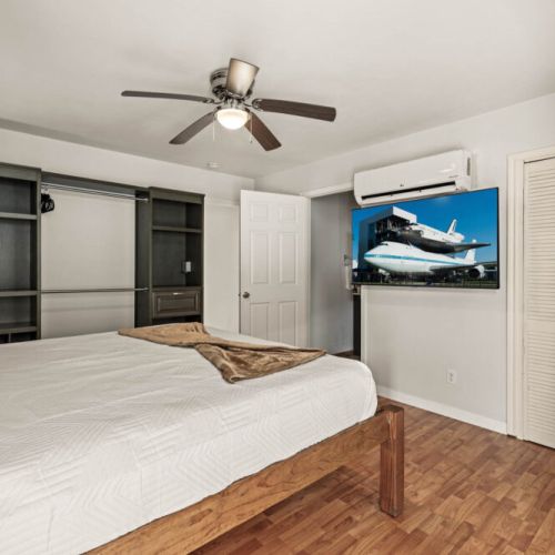 We include a smart TV and direct access to the  balcony terrace.