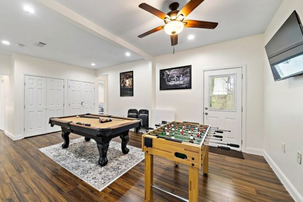 Getaway Nr TSU, Midtown, DT | Hot tub | Game Room
