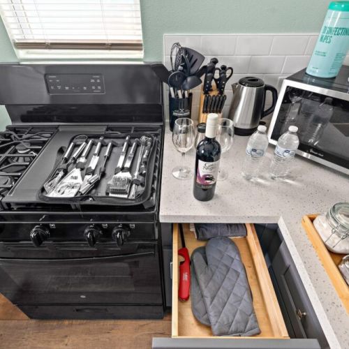 Full grill set included.