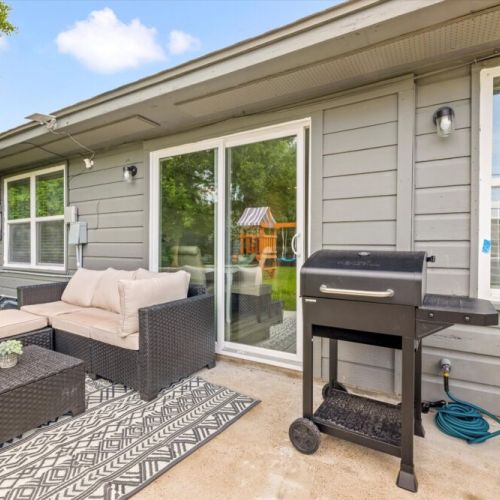 Savor the joy of cooking alfresco with our charcoal grill, creating delicious meals while enjoying quality moments with your family and friends.