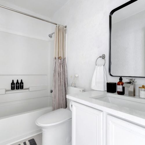 2nd full bathroom is fully stocked with all you need.