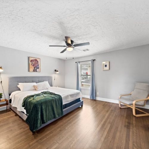 3rd bedroom with 1 king size bed! TVs included in all bedrooms.