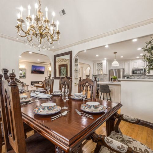 Thoughtful décor and stylish table settings make every meal feel special.
