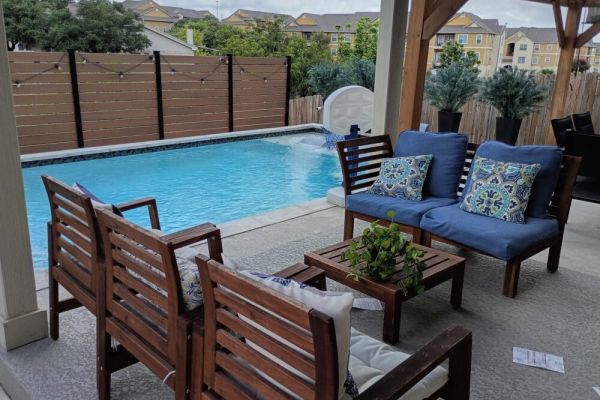 Pool Escape Nr Sea World | Hot Tub BBQ Pool Table