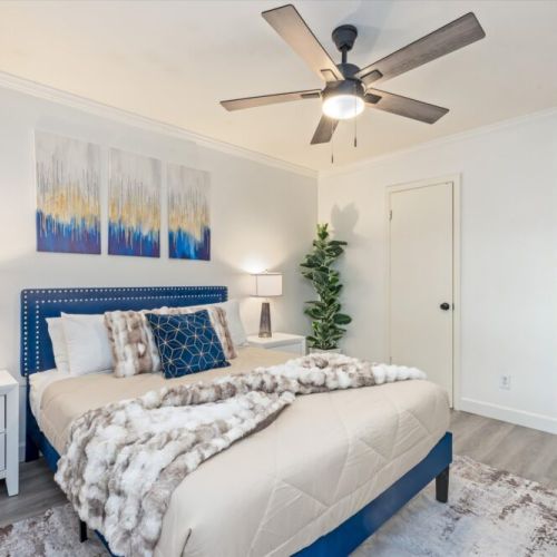 3rd bedroom with queen size bed.