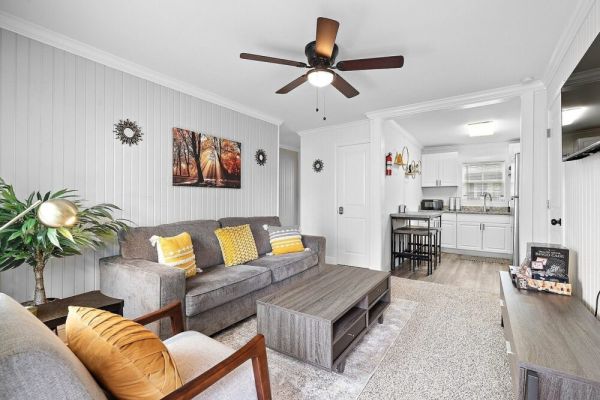 U of H Comfy Apt • Board Games • Netflix • Wine • University of Houston