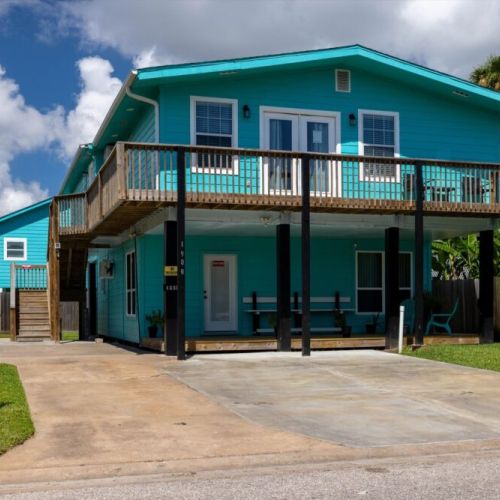 An exterior view of our lovely home. Can't wait to host you. Please note that the 1st floor is OFF-LIMITS and it is NOT included in your reservation.