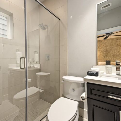 2nd full bathroom is fully stocked with all you need.