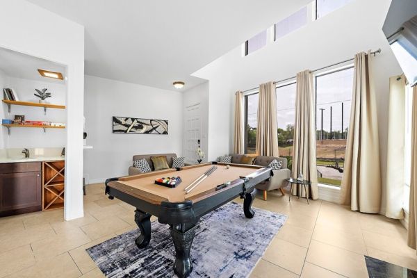Htown Paradise • Game Room • Movie Room • Backyard w/Grill • Outdoor Games • Netflx • Washington Ave