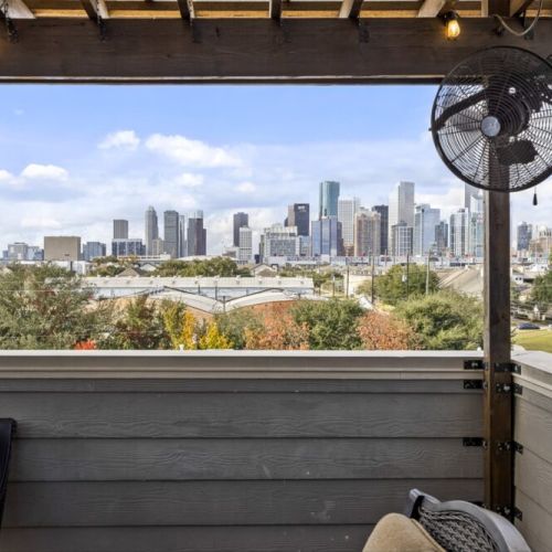 Laughter, the breeze, and a sky full of possibilities — this terrace has it all