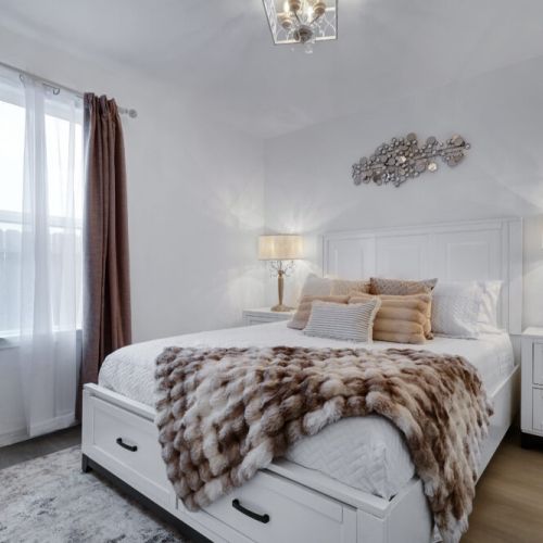 3rd bedroom with queen size bed.