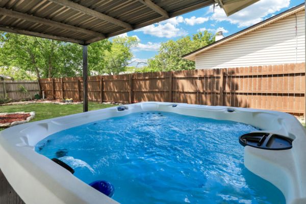 Nr Sea World Hot Tub | Yard BBQ Fire Pit Swing Set