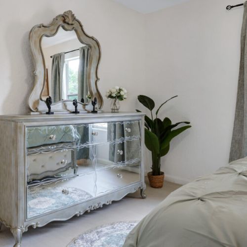 Lovely decorated so you feel right at home.