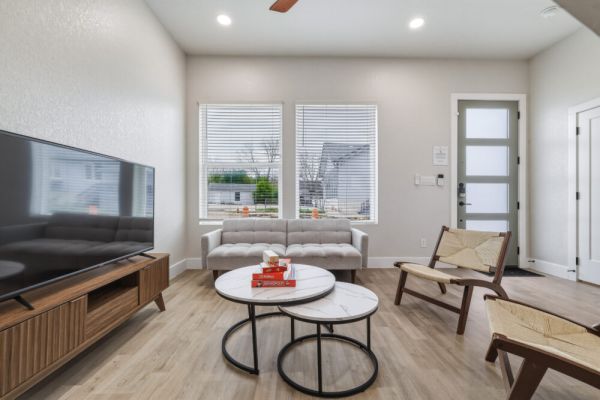 SA Modern Home Nr River Walk + DT | BBQ Yard Games