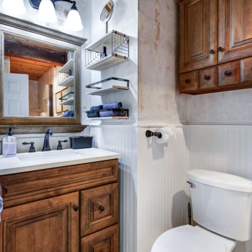 2nd full bathroom is fully stocked with all you need.