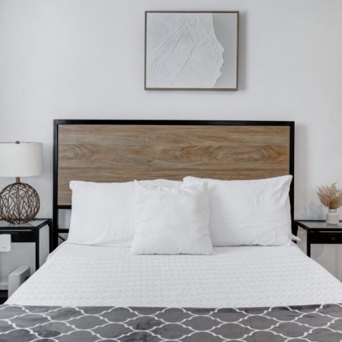 Bedroom with queen size bed.
