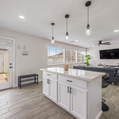 Open concept kitchen so the chef of the group won't feel alone.