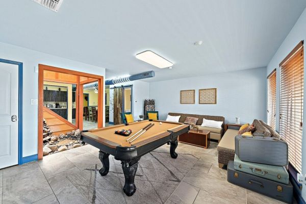 Grand Htown Escape • Pool Table • Fitness Equipment • Netflix • Wine • Washington Ave