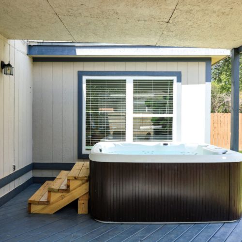 Enjoy our amazing private hut tub with your family and friends!