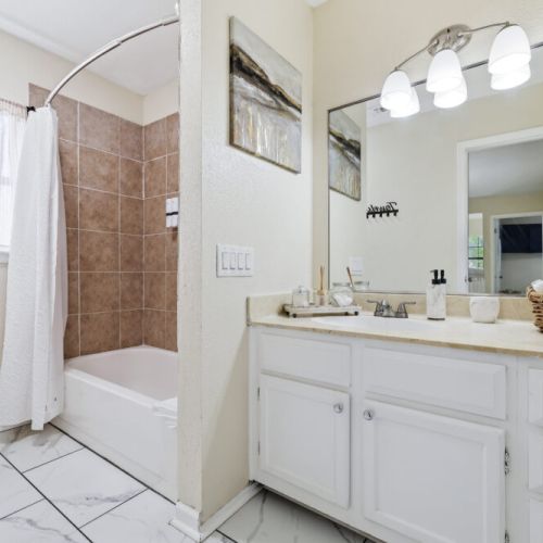2nd full bathroom is fully stocked with all you need.