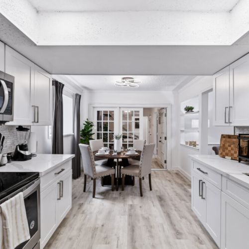 Fully equipped kitchen with high quality granite countertops.